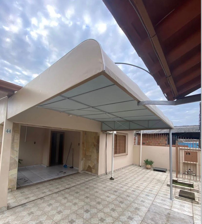 Cobertura arqueada de garagem de policarbonato