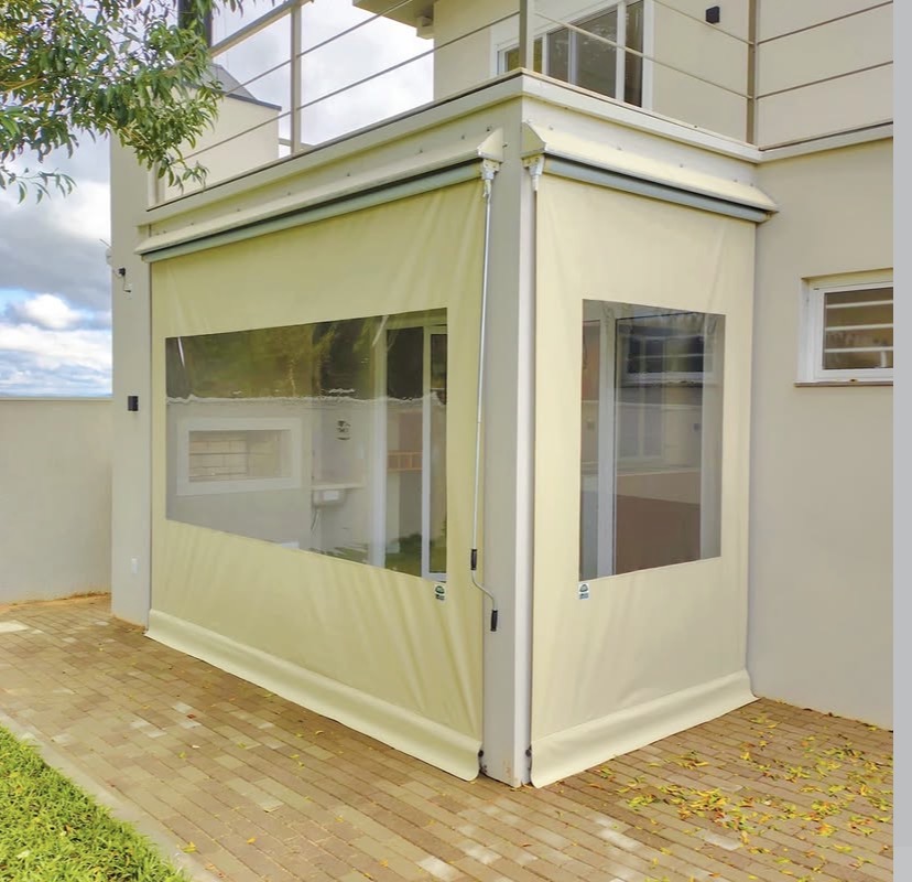 Varanda Gourmet Protegida com Toldo Creme